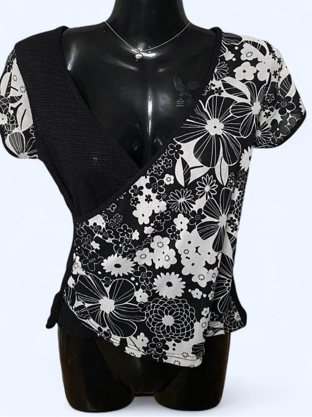 Vintage 90’s Black and white floral V-neck short sleeve wrap mesh style top
